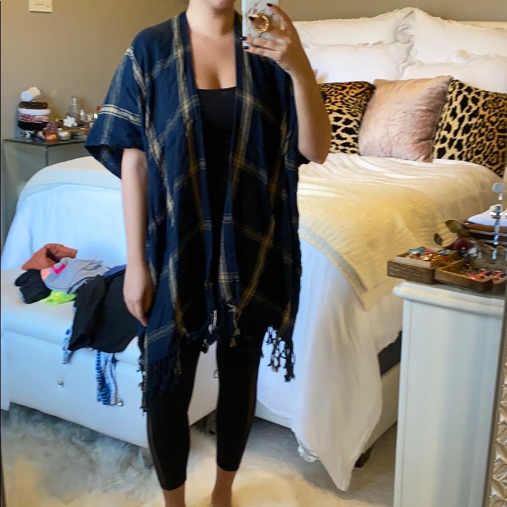 Loft poncho - Picture 2 of 3